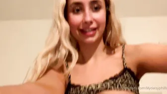 lilydaisyphillips onlyfans Pretty woman pervertedly poops