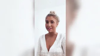 lilydaisyphillips onlyfans Tanned Beauty Fucks Wet Fingers