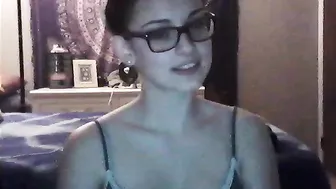 steviev902 Spicy chick gently pulls pussy