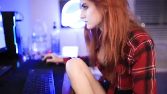 aynmarie Sexy krala exposes its charms