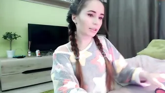 glassi Gorgeous babe seduces with big ass