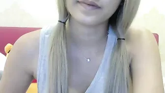 yummy_asian Buxom fucks pussy with phallus