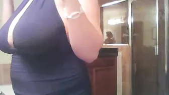 touchmegently000 Cute lady shows natural tits