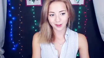 emmi_rosee Lustful slut gently jerks off her cunt