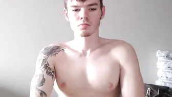 the_bossman Busty wench cums after handjob