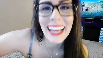 mayabum Busty bitch exposes her charms