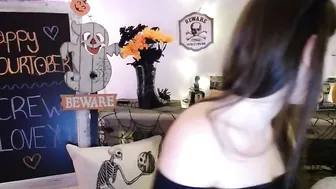 hellocourtney Dark haired babe chatting in free chat