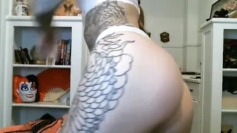 harderdaddy666 Adorable babe gently squeezes pussy