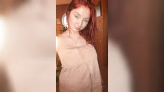 RedFoxOfficial onlyfans Fingering redhead mom in red pantyhose