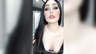 saraayrobles onlyfans Real beauty masturbates wet pink hole with a big toy