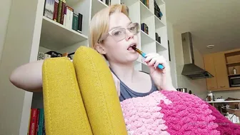 Pearl Sinclair onlyfans amazing woman fucks dildo