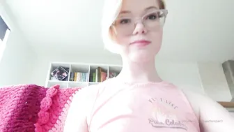 Pearl Sinclair onlyfans online fingering with very scrawny babe