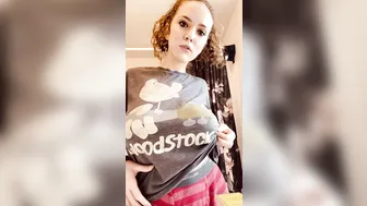 LauraMariexoxo onlyfans crustacean catches buzz from lilac lildo