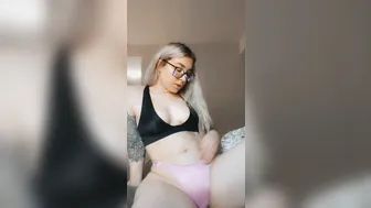 JEN BREETY onlyfans Pleasant babe masturbates in the bath