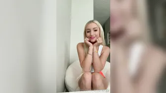 Dilfenergy aka Bella Rome onlyfans Sultry confused girl fucks wet pink hole with sex toy