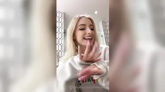 Dilfenergy aka Bella Rome onlyfans fingering her wet pink hole