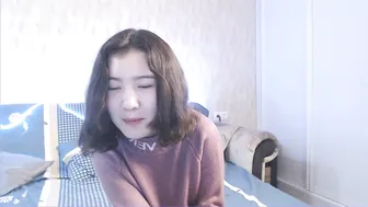 kikicola__ onlyfans Busty chick exposes her charms