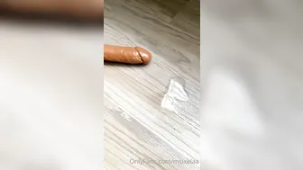 msixelaa onlyfans shows off her milking