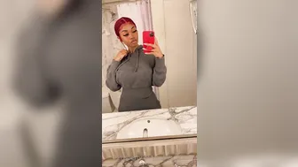 mayberrychynna1  fucks herself in front of the webcam