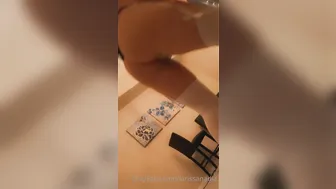 larissanadia Slutty bitch masturbates pussy