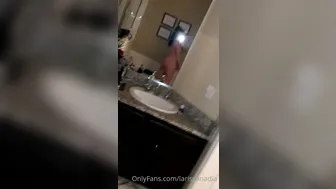 larissanadia Impressive girls show pussies