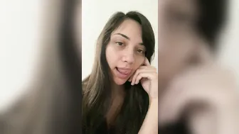 delightfulhug  posing for the camera exposing her sexy body