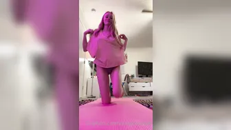 youngokcouple Cute babe caresses shaved cunt