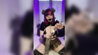 xcrybebi Exquisite skin fucks pussy through pants
