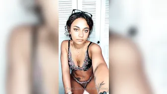 Victorialovexoxo Blond slut jerking off dick