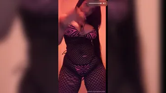 Polina Malinovskaya aka polinamalinovskaya onlyfans Spicy chick gently pulls pussy