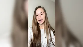 Jadeteen Openwork bitch shows big tits