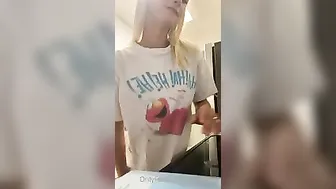 Dilfenergy aka Bella Rome onlyfans Sexy babe gently caresses pussy