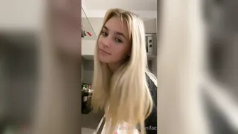 Danifae Exquisite passion rubs pussy