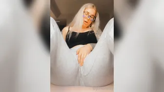 JEN BREETY onlyfans Black haired prostitute masturbates cunt