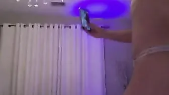 lexivixi Hot female fucks pussy