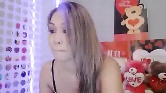 sincityvee Charming slut hammering herself on the couch