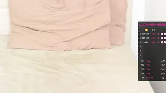 MeganyX  curvy lady dick in two holes