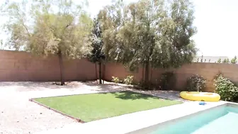 ainsleedivine Shrew babe fucks her pussy with a phallus