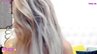 Avril Incendiary hottie gently jerks off her cunt