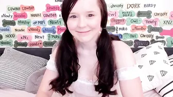 mira_xo Pregnant caresses tanned boobs