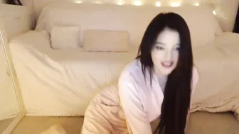 yummyumns Vicious lady pins her cap