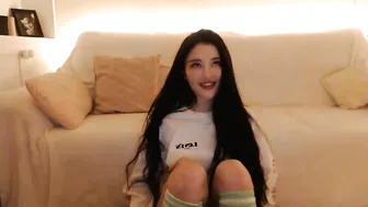 sultrypie  playing with a vibrator