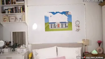 ami_white Shy babe pulls shaved pussy