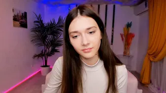 willa_wilkins_ chaturbate Adult woman squeezes the lips of the sexual