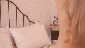 chaturbate Glamor bitch behaves like a slut
