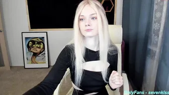 your_kat chaturbate Playful babe shows off her charms