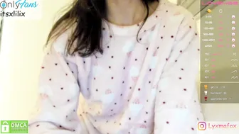 lilirod chaturbate   in a new apartment shows a striptease