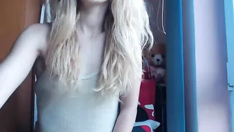 2h0tsister Ardent skin fucks pussy with sex toy