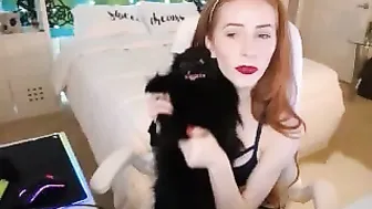 avalynnrose Cute chick jerking her pussy with a phallus