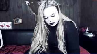 salmaroth Appetizing babe rides on the phallus